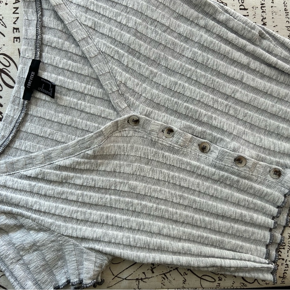 Forever 21 Gray Ribbed Crop Button Down Shirt